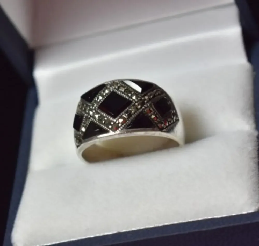 925 Sterling Silver Black Nephrite & Marcasites Ring Size 8